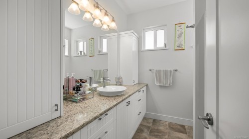 2563 Brookfield Dr, Courtenay, BC 
