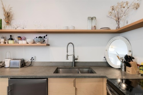 737 Vancouver St, Victoria, BC 