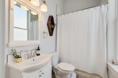 737 Vancouver St, Victoria, BC 