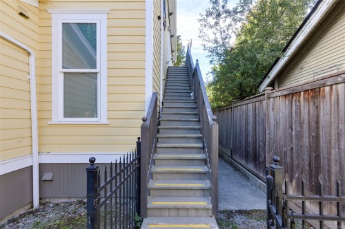737 Vancouver St, Victoria, BC 
