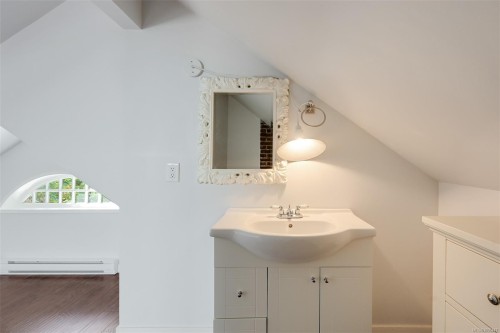 737 Vancouver St, Victoria, BC 