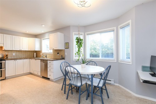 2233 Bolt Ave, Comox, BC 