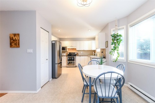 2233 Bolt Ave, Comox, BC 