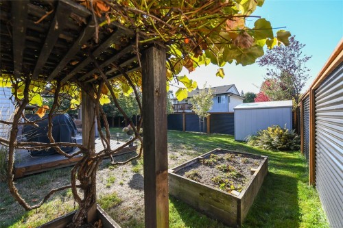 2233 Bolt Ave, Comox, BC 