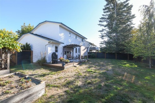 2233 Bolt Ave, Comox, BC 