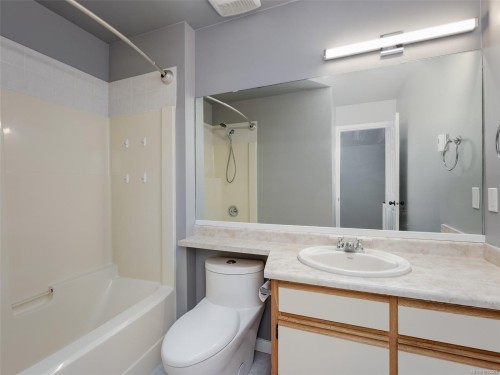 #4-9923 Seventh St, Sidney, BC 
