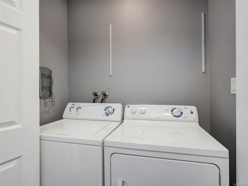 #4-9923 Seventh St, Sidney, BC 