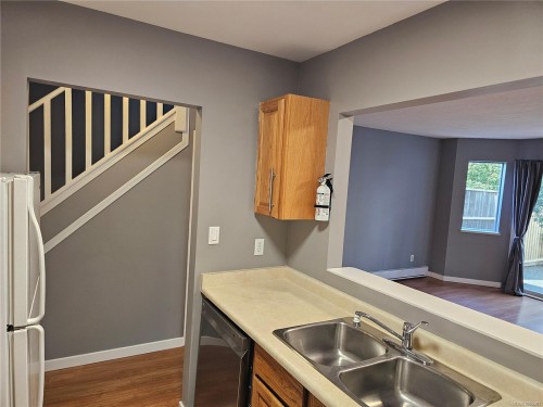 #4-9923 Seventh St, Sidney, BC 