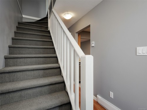 #4-9923 Seventh St, Sidney, BC 