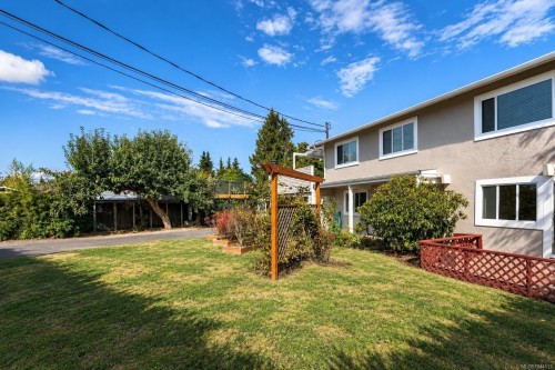 7031 West Saanich Rd, Central Saanich, BC 