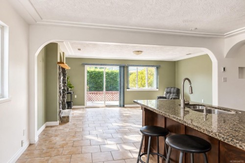 7031 West Saanich Rd, Central Saanich, BC 