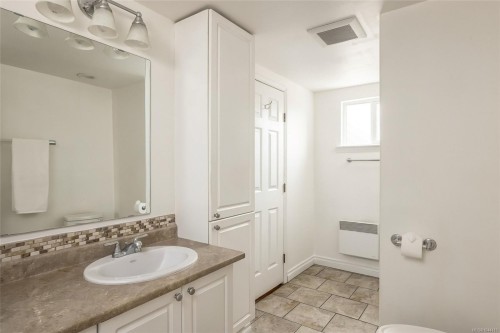 7031 West Saanich Rd, Central Saanich, BC 
