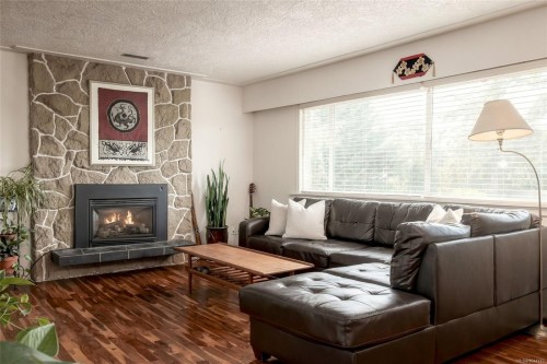 7031 West Saanich Rd, Central Saanich, BC 