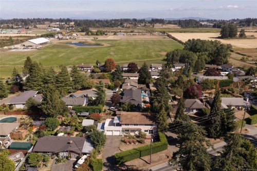 7031 West Saanich Rd, Central Saanich, BC 