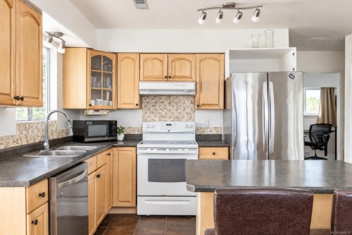7031 West Saanich Rd, Central Saanich, BC 