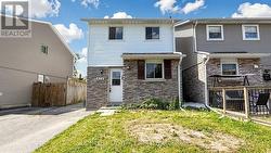 424 CHALEUR AVENUE Oshawa, ON L1J 6N7