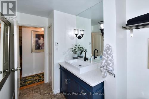 1812 Youngs Point Road, Selwyn, ON 