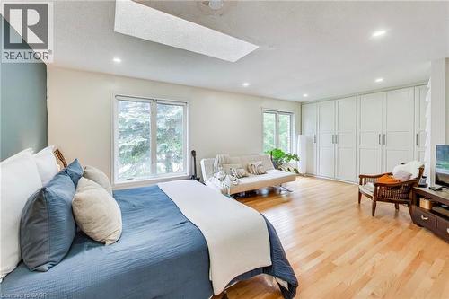 Recessed lighting, wood-finish flooring, built-in cabinetry, dual windows, and a skylight - 35 Shirlea Boulevard, Keswick, ON 