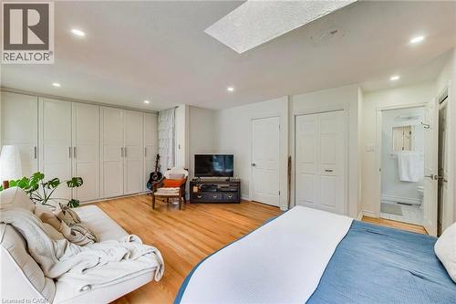 Recessed lighting, wood-finish flooring, built-in cabinetry, interior doors, and a skylight - 35 Shirlea Boulevard, Keswick, ON 
