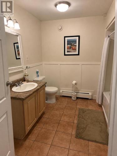 Apt bath - 9-13 Chalkers Lane, Avondale, NL 