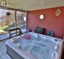 Hot tub - 