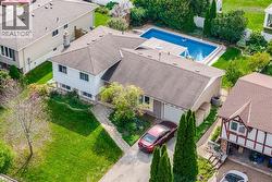 2452 YARMOUTH Crescent Oakville, ON L6L 2M8