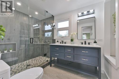 Ensuite with double sinks - 29 Topham Road, Toronto, ON 