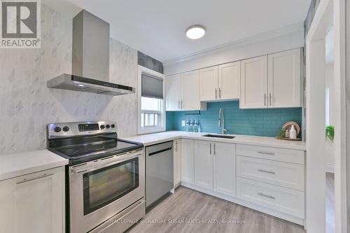 Renovated kitchen ideal for family living - 29 Topham Road, Toronto, ON 