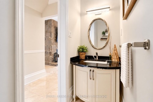 18 Elder Crescent, Hamilton, ON 