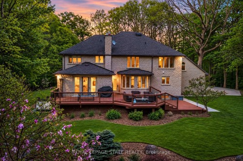 18 Elder Crescent, Hamilton, ON 