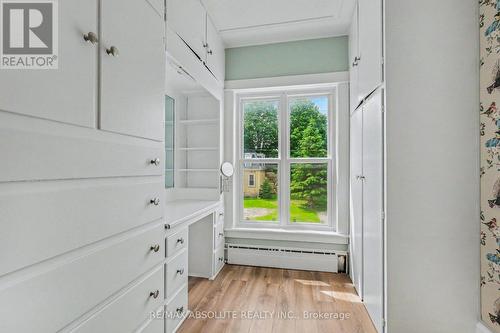 Dressing Room w/ Vanity - 16 Glen Avenue, Smiths Falls, ON 