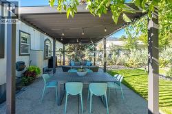 Gazebo with adjustable slats - 