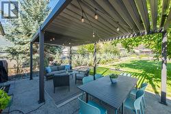 Gazebo with adjustable slats - 