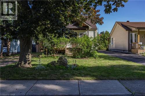 15 SPENCER Avenue , Dundas, Ontario L9H 1E7 2