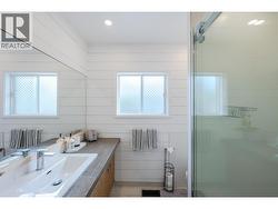 3 pce bathroom. - 