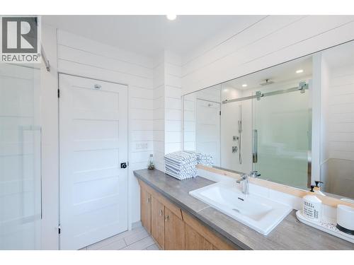 3 pce bathroom. - 637 Alexander Avenue, Penticton, BC 
