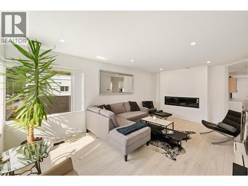 Living room. - 637 Alexander Avenue, Penticton, BC 