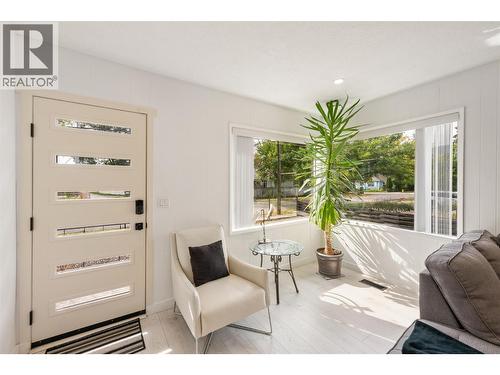 Entrance/Living room. - 637 Alexander Avenue, Penticton, BC 
