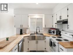 Kitchen. - 
