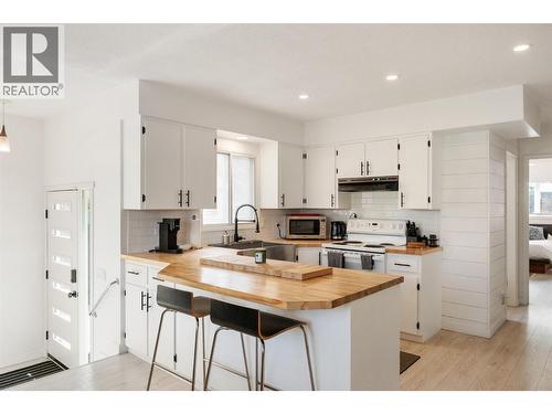 Kitchen. - 637 Alexander Avenue, Penticton, BC 