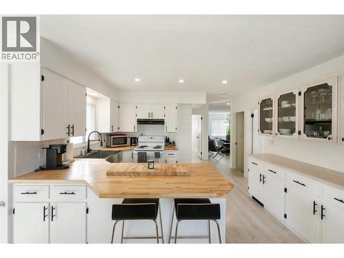 Kitchen. - 637 Alexander Avenue, Penticton, BC 
