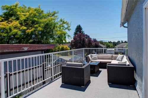 236 Crease Ave, Saanich, BC 