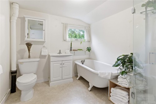 236 Crease Ave, Saanich, BC 