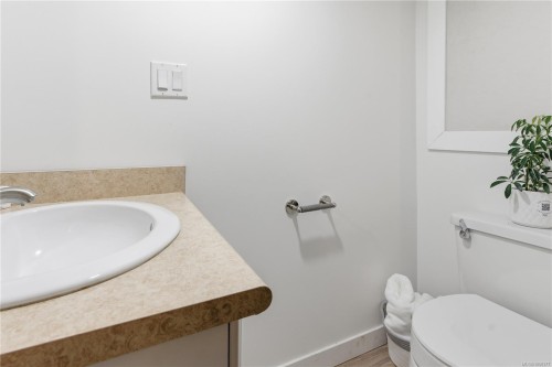 236 Crease Ave, Saanich, BC 