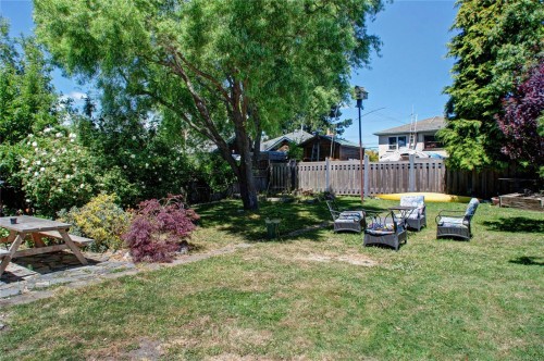 236 Crease Ave, Saanich, BC 