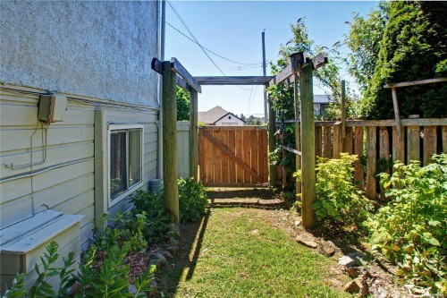236 Crease Ave, Saanich, BC 