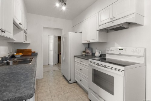 #315-9560 Fifth St, Sidney, BC 