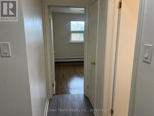 4 - 239 MONTRAVE AVENUE , Oshawa, Ontario L1J 4R9 5