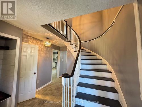 23 WALLACE DRIVE , Barrie, Ontario L4N 7E2 2