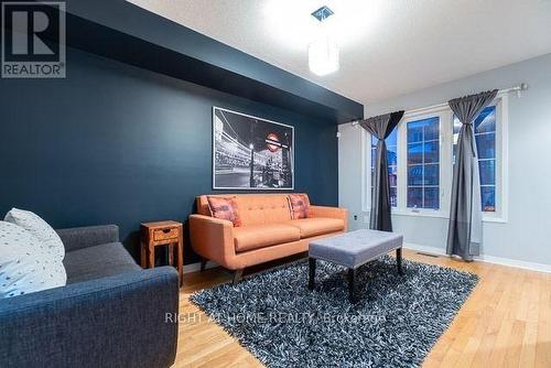 94 JIM BAIRD MEWS , Toronto, Ontario M3L 0C4 3